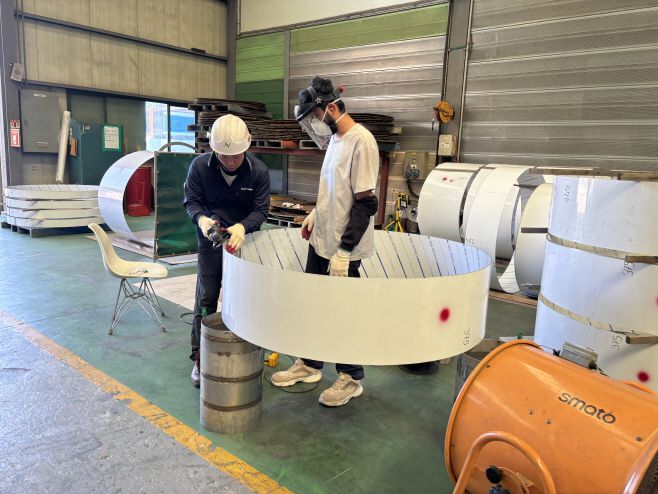 지난 9일 유니슨HKR 천안본사에서 직원들이 익스팬션 조인트(Expansion Joint)라고도 불리는 신축이음관을 제작하고 있다./박진숙 기자 act@asiatoday.co.kr