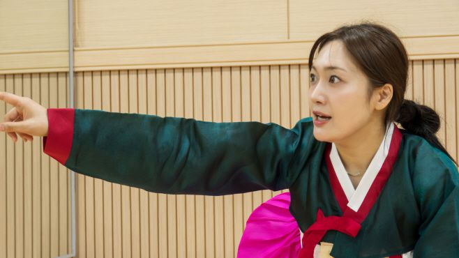 '춘섬이의 거짓말' 연습 현장. 공연 전 배우들이 주요 장면을 맞춰보고 있다. / 사진 극단모시는사람들