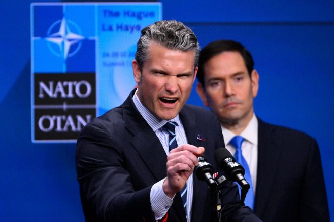 피트 헤그세스 미국 국방부 장관이 6월 25일(현지시간) 북대서양조약기구(NATO·나토) 정상회의가 열린 네덜란드 헤이그에서 기자회견을 갖고 있다./AFP·연합