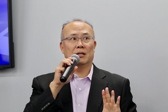미국 펜실베이니아주 필라델피아의 한화필리조선소 데이비드 김 최고경영자(CEO)가 16일(현지시간) 한화필리조선소에서 진행된 특파원 간담회에서 발언하고 있다./(필라델피아)하만주 특파원