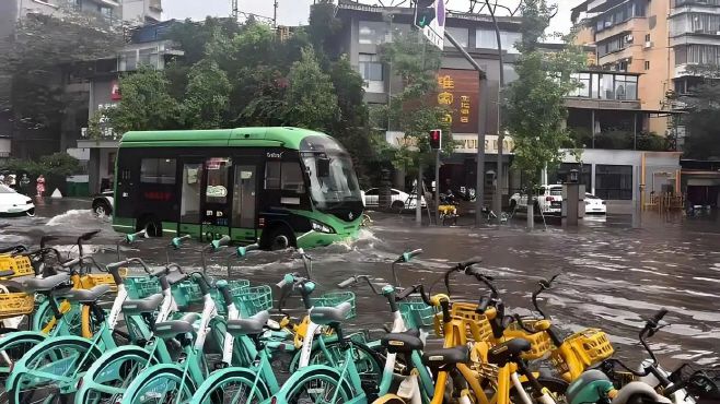 침수된 베이징 시내 풍경./신징바오.