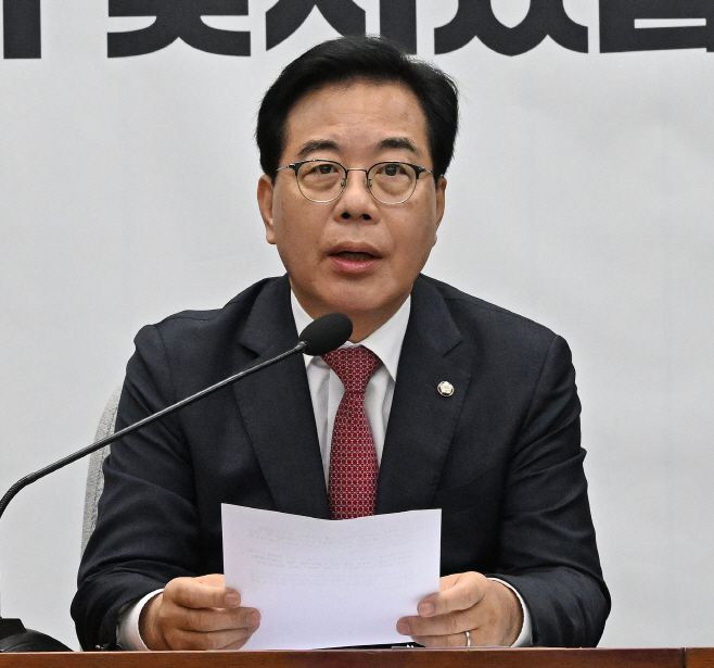 송언석 국민의힘 원내대표가 9일 국회에서 열린 원내대책회의에서 발언을 하고 있다. /송의주 기자