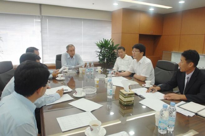 최창걸 고려아연 명예회장이 회의에 참석한 모습./고려아연