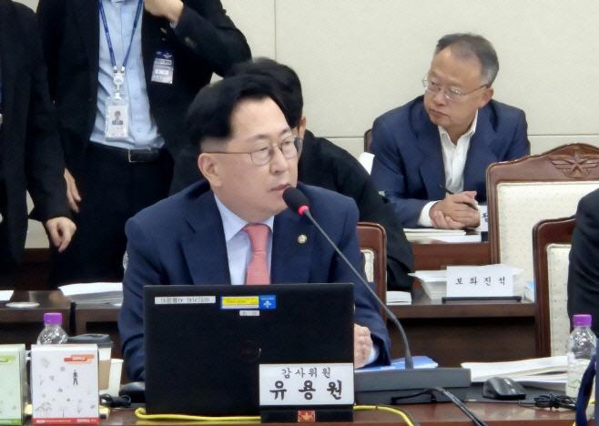 유용원 국민의힘 의원이 13일 서울 용산구 국방부에서 열린 2025 국방부 국정감사에서 질의하고 있다. /유용원 의원실