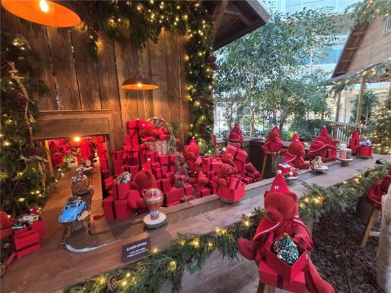 서울 여의도 더현대 5층 사운즈 포레스트 H빌리지 내부 선물공방./이태경 인턴 기자