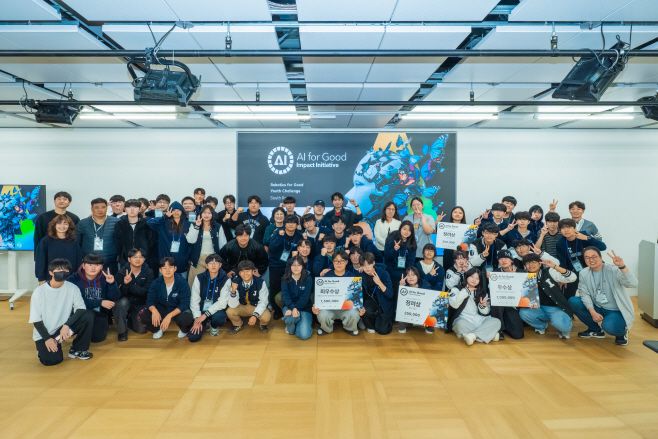 지난 8일 진행된 청소년 글로벌 로보틱스 챌린지에 참여한 전국 고등학생 17개 팀/네이버