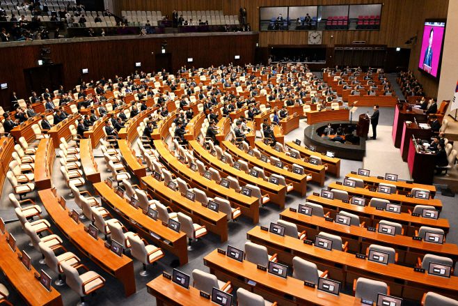 아시아투데이 송의주 기자 = 이재명 대통령이 4일 서울 국회 본회의장에서 2026년도 정부 예산안에 대한 시정연설을 하고 있다.