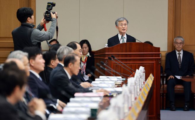 조희대 대법원장이 5일 서울 서초구 대법원에서 열린 전국법원장회의 정기회의에서 인사말을 하고 있다./연합뉴스