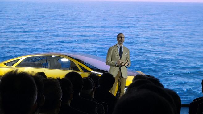 카립 하비브 기아 글로벌 디자인 담당 부사장이 5일 기아 비전스퀘어에서 열린 '기아 80주년 행사'에서 '비전 메타투리스모'에 대해 소개하고 있다./김정규 기자