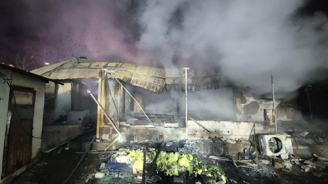 불이 난 김제의 주택./제공=전북자치도소방본부