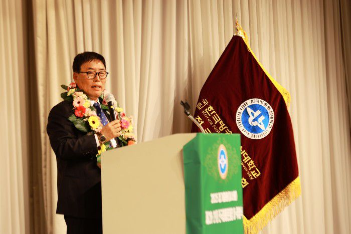 ‘평생교육의 산실’ 한국방송통신대학교가 53년의 역사를 이어오고 있는 가운데, 83만 졸업 동문의 구심점인 전국총동문회 회장 이·취임식이 지난 6일 서울 강남 리베라호텔에서 성황리에 개최됐다. 최기재 신임 회장이 취임인사를 하고 있다. / 사진=한국방송통신대 전국총동문회
