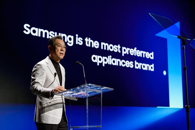 김철기 DA 사업부장(부사장)이 CES 2026 딥다이브 행사에서 AI 가전 중심의 글로벌 성장 전략을 소개했다./삼성전자