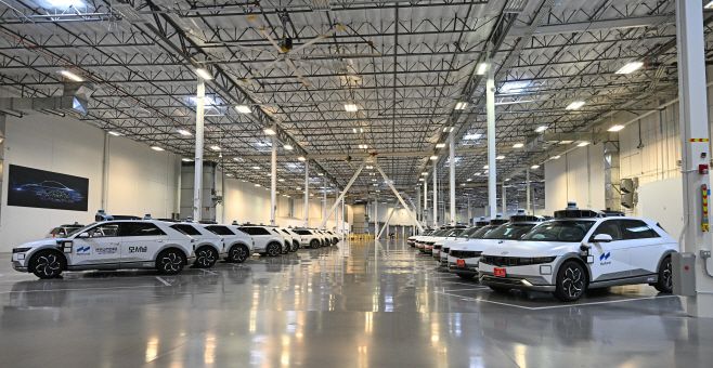 모셔널 테크니컬 센터에 도열한 아이오닉 5 로보택시./현대차그룹