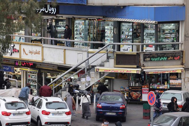 15일(현지시간)찍은 이란 테헤란의 전자 상가 모습./로이터·연합