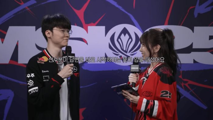 업계 최고의 통역사이자 인터뷰어 평가받고 있는 박지선 PD. /박지선 유튜브