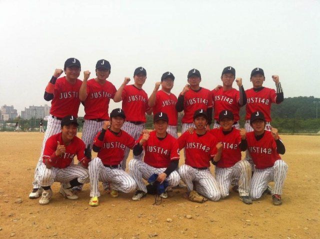 사법연수원 동기들과 구성한 ‘JUSTI42’ 팀으로 활약하던 모습. 이종훈 판사 제공.