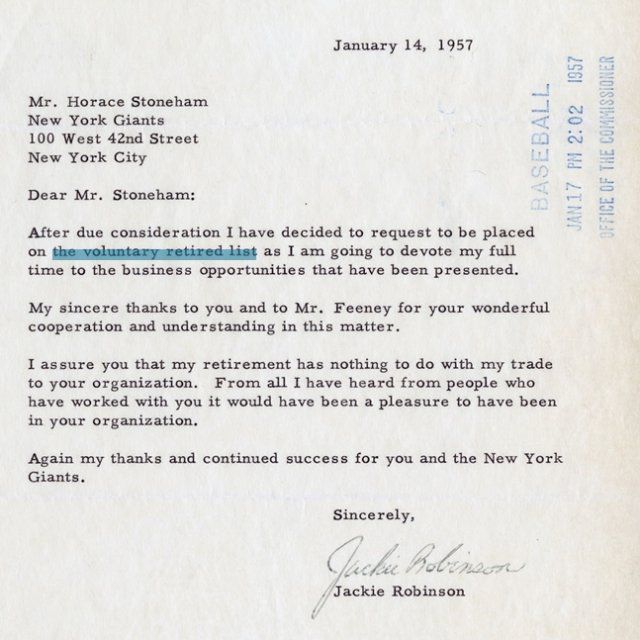 메이저리그에서 인종차별 벽을 무너뜨린 재키 로빈슨이 뉴욕(현 샌프란시스코) 자이언츠 구단주에게 보낸 은퇴 편지.  자신을 ‘임의탈퇴 선수 명단(the voluntary retirement list)’에 포함할 것을 요청하고 있다. 야구 명예의  전당 홈페이지