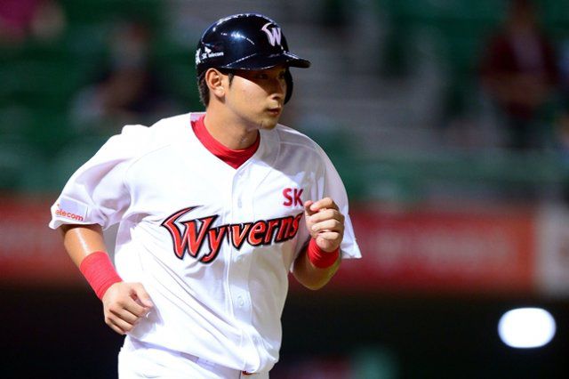 지난해 4월 26일 임의탈퇴 선수 공시 이후 1년 4개월 가까이 지난 이달 8월 14일 복귀 절차를 밟게 된 프로야구 SK 강승호. 동아일보DB