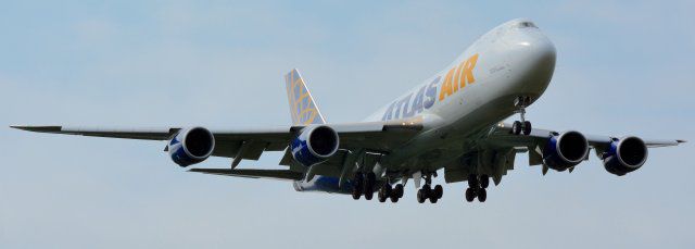 2017년 7월 일본 나리타 국제공항에서 준사고를 일으킨 폴라에어 소속 747-8F 화물기(N852GT). 자료: 위키미디어