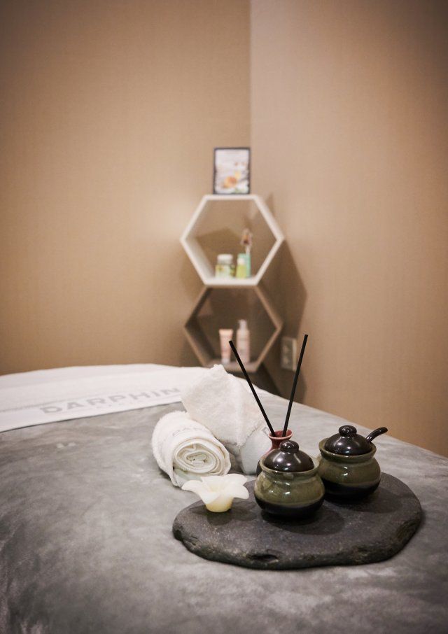 성산 휘닉스호텔앤리조트 내에 위치한 르쏠레이테라피에서는 전문교육을 이수한 테라피스트들에게 서비스를 받을 수 있다.