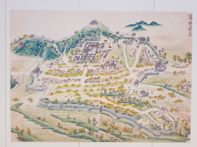 ‘화성성역의궤’에 실린 화성전도. 화성과 해궁의 당시 모습이 묘사돼 있다.