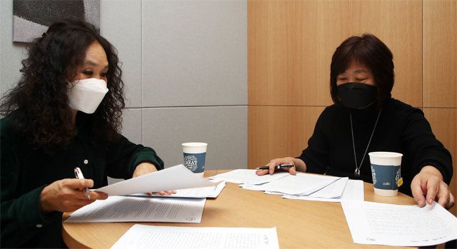 노경실 씨(왼쪽)와 김경연 씨.