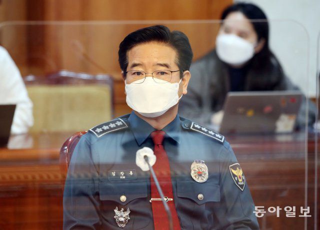 김창룡 경찰청장이 10일 오전 서울 종로구 정부서울청사에서 열린 신도시 투기의혹 수사협력 관련 회의에 참석했다. 2021.03.10. 김동주 기자 zoo@donga.com