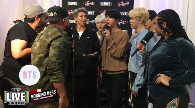 그룹 방탄소년단(BTS) 멤버 진(본명 김석진)이 4년 전 인터뷰에서 진행자에게 ‘아가씨 곱창’을 아는지 묻고 있다. 사진=유튜브 채널 ‘LIVE 101.5 Phoenix’ 영상 캡처