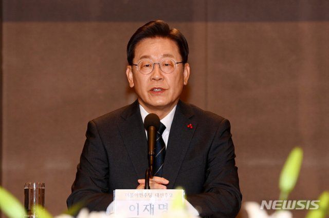 더불어민주당 이재명 대선 후보가 30일 서울 중구 프레스센터에서 열린 한국신문방송편집인협회 토론회에서 기조발언을 하고 있다. 사진공동취재단