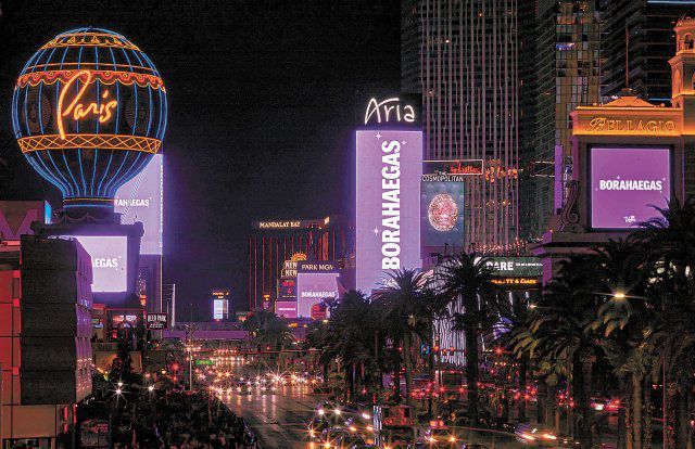 미국 네바다주 라스베이거스 스트립 거리의 건물들은 조명을 보라색으로 바꿨고, 방탄소년단 팬클럽 아미의 은어인 ‘보라해’와 라스베이거스를 합친 ‘보라해거스(BORAHAEGAS)’로 콘서트 개최를 축하했다. 빅히트뮤직 제공