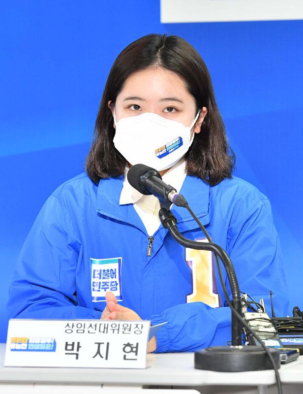 박지현 더불어민주당 상임선대위원장이 13일 경기 수원시 김동연 경기지사 후보 선거사무소에서 열린 민주당 제1차 중앙선거대책위원회의에서 모두발언을 하고 있다. 사진공동취재단