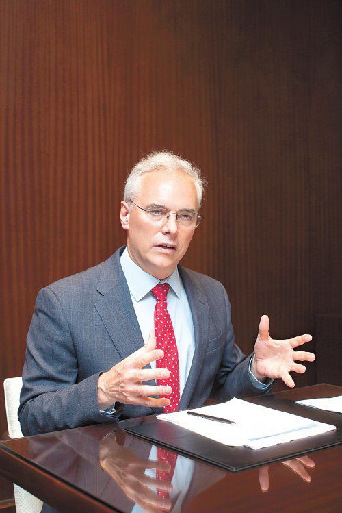 지난달 28일 서울 용산구 그랜드하얏트호텔에서 리처드 해칫 전염병대비혁신연합(CEPI) 회장이 ‘넥스트 팬데믹’ 대응에서 한국 바이오 업계의 역할을 설명하고 있다. CEPI 제공