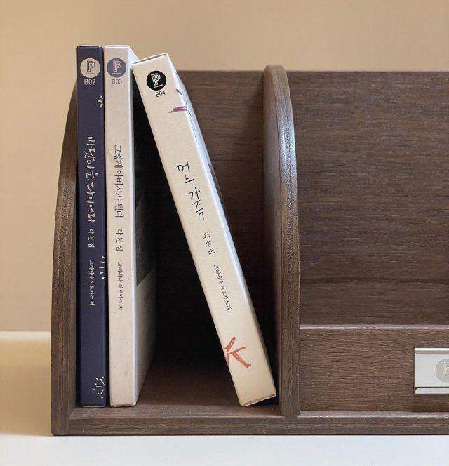 플레인아카이브가 그간 출간한 히로카즈 감독의 각본집들.