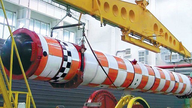 현존 세계 최대 러 핵잠수함…핵 어뢰 ‘포세이돈’ 탑재 길이 24m인 포세이돈은 제2차 세계대전 당시 일본 히로시마에 투하된  원자폭탄보다 100배 이상 강력한 2Mt(메가톤)급의 폭발이 가능하다. 사진 출처 러시아 국방부