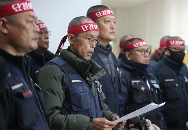이봉주 민주노총 화물연대 위원장이 8일 대전 대덕구 민주노총 대전지부에서 중앙집행위원회를 마치고 회의결과를 밝히고 있다. 2022.12.8 대전=뉴스1