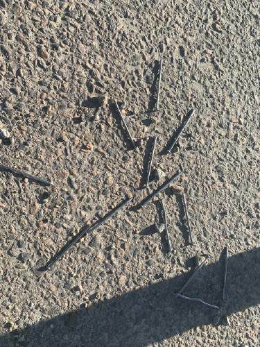 현장에서 발견된 9cm짜리 못. 뉴스1