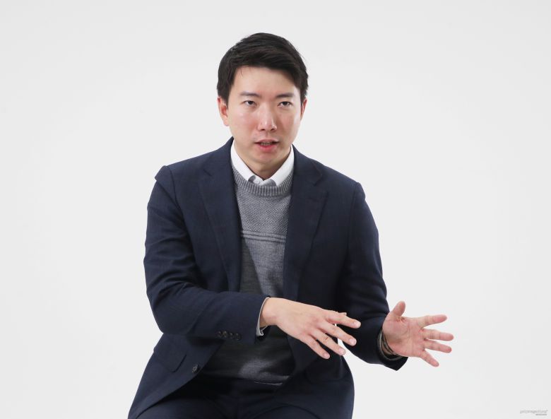 김광래 선임연구원은 매주 금요일 삼성선물 유튜브 채널에서 원자재 시장 관련 라이브 방송을 한다. 그는 인터뷰를 하면서 삼성선물 유튜브 라이브를 많이 봐달라는 당부도 잊지 않았다. 최혁중 기자 sajinman@donga.com