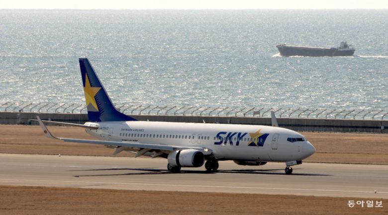 일본 나고야 공항에 착륙하고 있는 보잉737 항공기. 동아일보DB