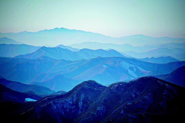 겨울 여행지로 태백시를 추천하는 이유는 단연 태백산에 있다. ‘눈꽃 산행’으로도 부르는 겨울 설 산행지로 태백산만 한 곳이 없다. 이두용 여행작가 제공