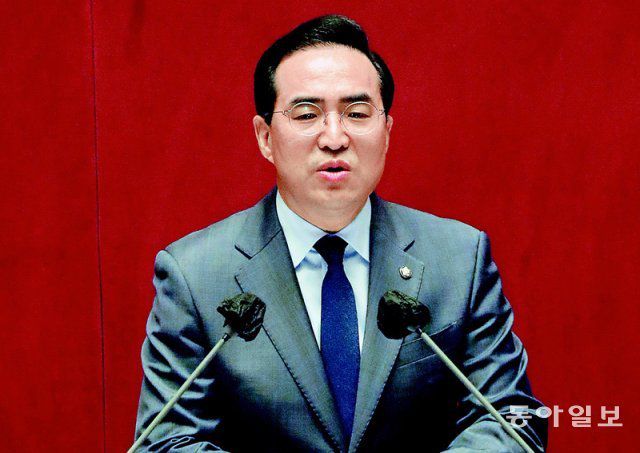 더불어민주당 박홍근 원내대표가 13일 국회에서 교섭단체 대표 연설을 하고 있다. 이훈구 기자 ufo@donga.com