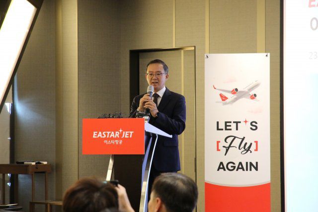 14일 서울 강서구 코트야드 메리어트 호텔에서 열린 이스타항공 재운항 기념 간담회에서 조중석 이스타항공 대표가 인사말을 하고 있다. 조 대표는 “깨끗하고 투명하게 항공사를 잘 운영해 나가겠다”고 말했다.  이스타항공 제공.