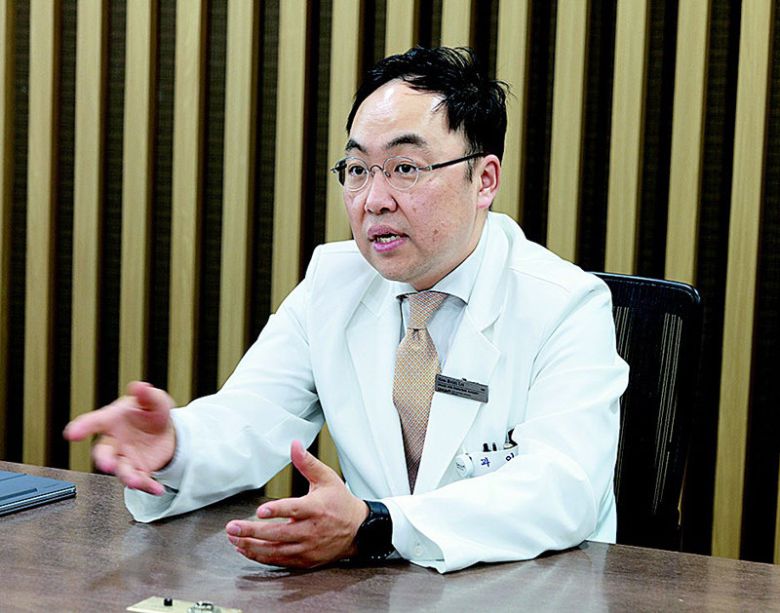 이한별 교수는 정기적으로 검진을 받고 스스로 가슴과 겨드랑이를 만져보는 자가 진단을 수시로 할 것을 권했다.