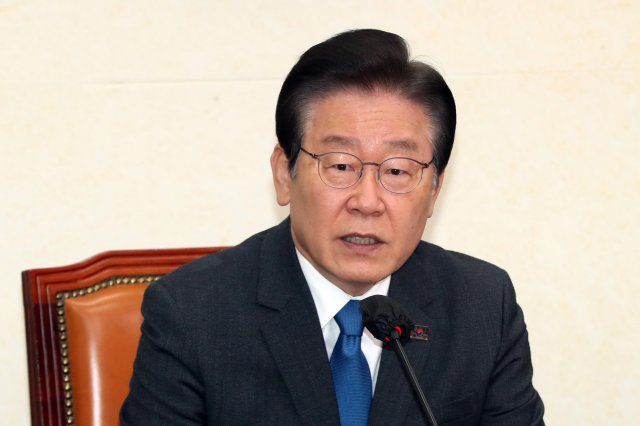 이재명 더불어민주당 대표가 27일 오전 서울 여의도 국회에서 열린 최고위원회의에서 모두발언을 하고 있다. 뉴스1