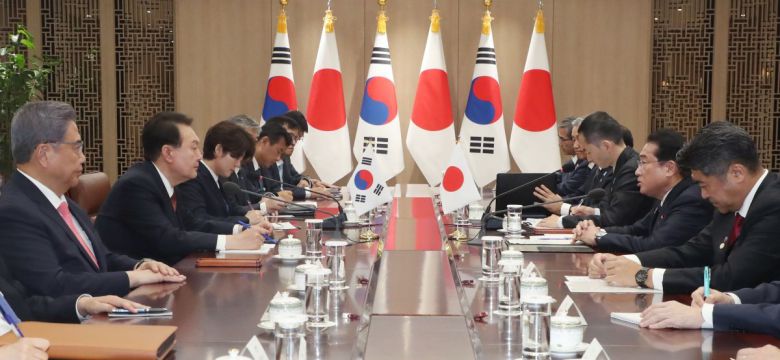 윤석열 대통령과 기시다 후미오 일본 총리가 7일 서울 용산 대통령실 청사에서 양국 장관 등이 참석한 가운데 한일 확대 정상회담을 하고 있다. 2023.05.07 대통령실사진기자단