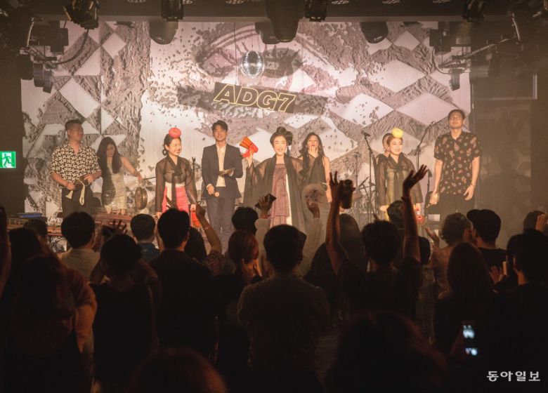 2019년 7월 서울 용산구 현대카드 언더스테이지 공연장에서 무대에 오른 악단광칠의 모습. 악단광칠 제공 ⓒ 박다울