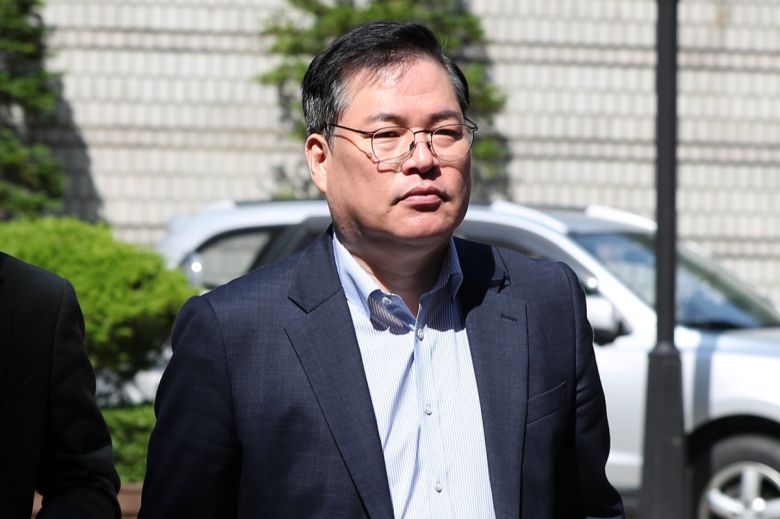 유동규 전 성남도시개발공사 사장 직무대리가 15일 오전 서울 서초구 서울중앙지법에서 열린 대장동 개발 사업 로비·특혜 의혹 관련 95차 공판에 출석하고 있다. 뉴스1