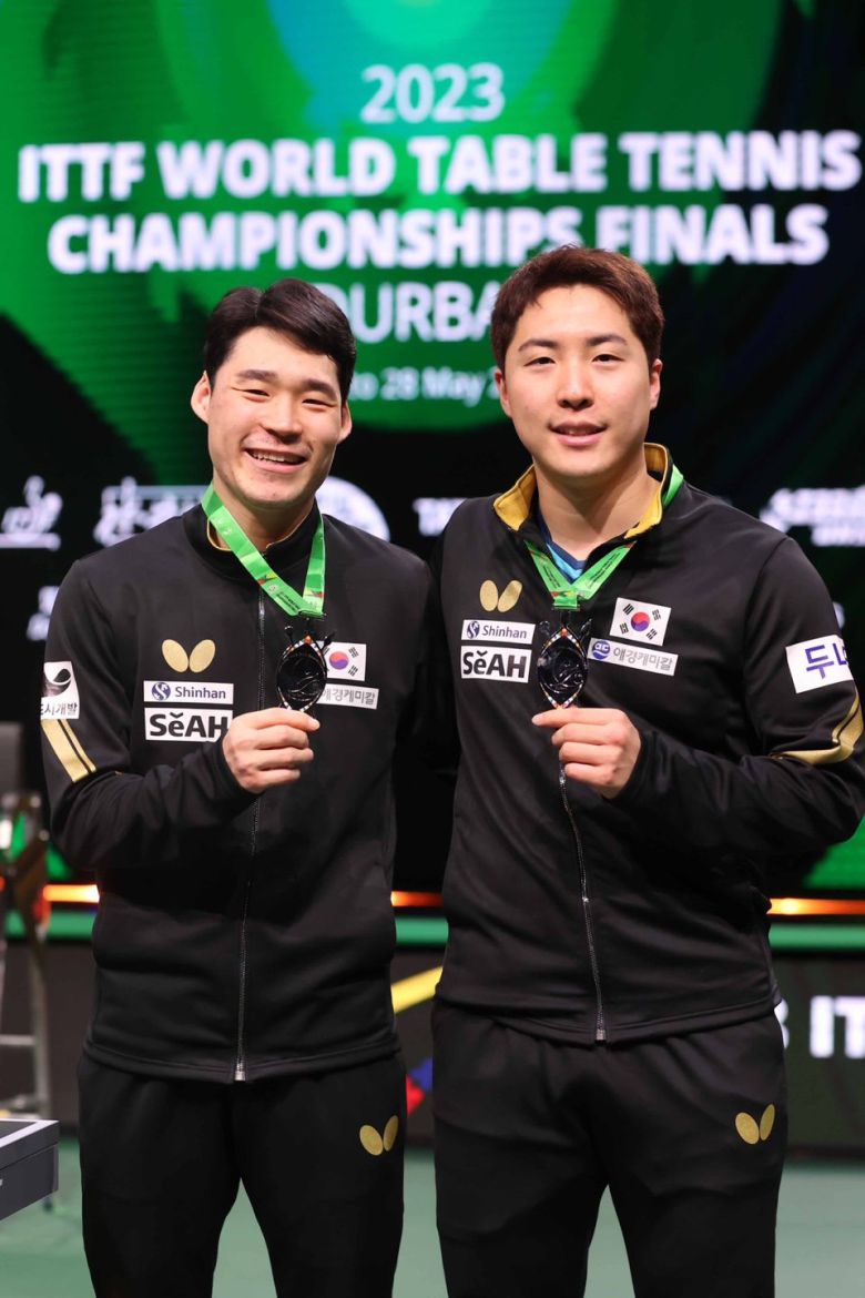 2023 국제탁구연맹(ITTF) 세계선수권대회 남자 복식 준우승을 합작한 장우진(왼쪽)과 임종훈. 대한탁구협회 제공