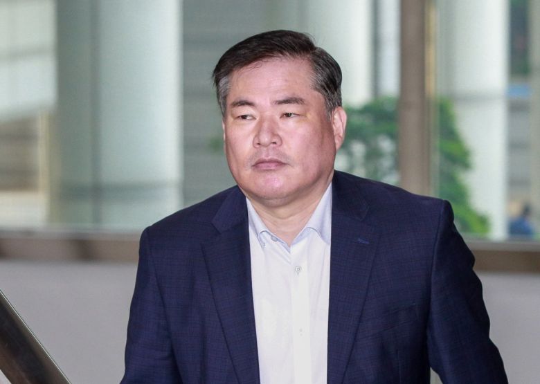 유동규 전 성남도시개발공사 사장 직무대리가 지난달 16일 오전 서울중앙지법에서 대장동 개발사업 관련 뇌물 혐의 공판에 출석하고 있다. 뉴스1