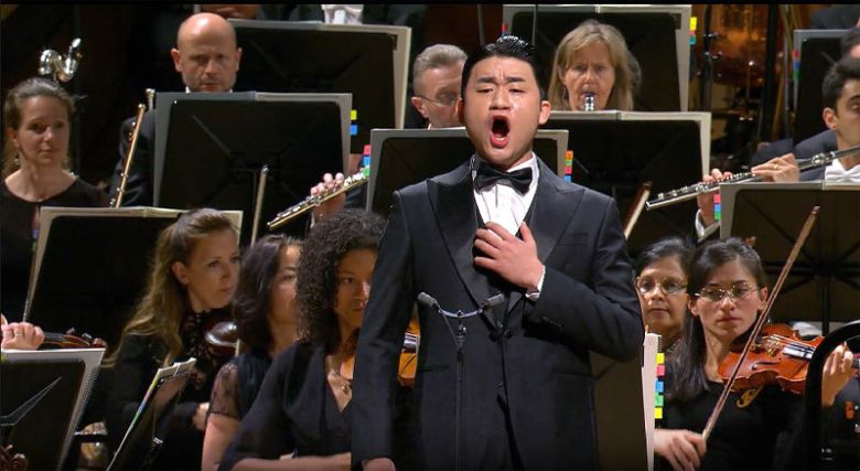 작년 첼로 최하영 이어 2년 연속 한국인 우승 벨기에 브뤼셀에서 열린 퀸엘리자베스 콩쿠르 성악 부문 1위를 차지한  김태한이 2일 결선 무대에서 열창하고 있다. 결선 진출자 중 23세로 최연소인 김태한은 성악 부문에서 아시아 남성 첫 우승을  거뒀다. 사진 출처 퀸엘리자베스 콩쿠르 홈페이지