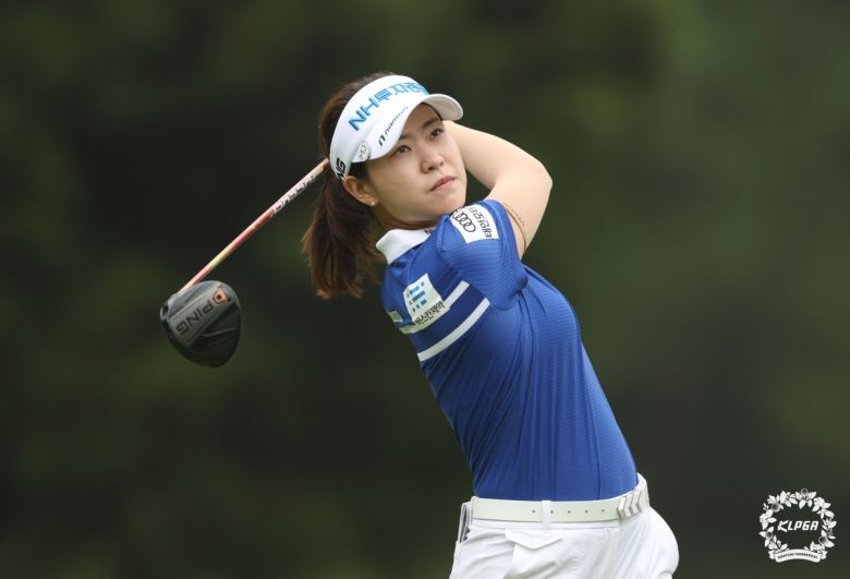 건강식품 등을 판매하는 바이오기업 바스칸제약의 서브 후원을 받는 박민지. KLPGA투어 제공